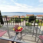 In Mit Terrasse Und Meerblick By Interhome *