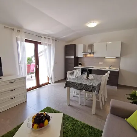 In Crikvenica Mit Terrasse Und Meerblick By Interhome Lejlighed *
