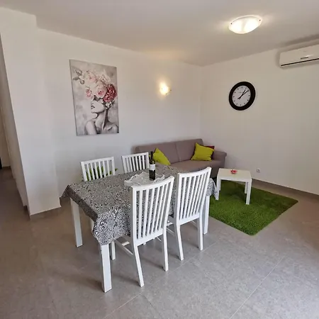 In Crikvenica Mit Terrasse Und Meerblick By Interhome Lejlighed