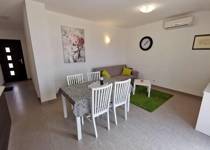 In Crikvenica Mit Terrasse Und Meerblick By Interhome Lejlighed