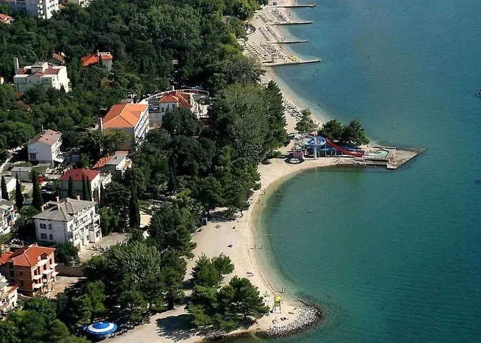 In Crikvenica Mit Terrasse Und Meerblick By Interhome Lejlighed *