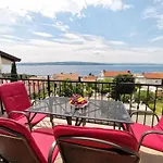 In Mit Terrasse Und Meerblick By Interhome Apartman