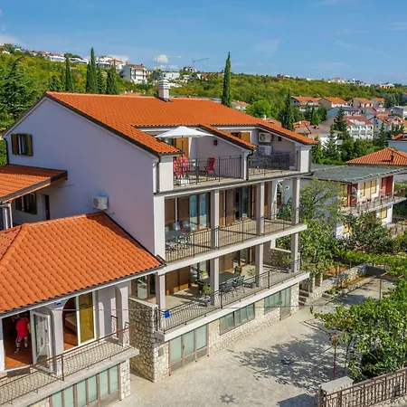 In Mit Terrasse Und Meerblick By Interhome *