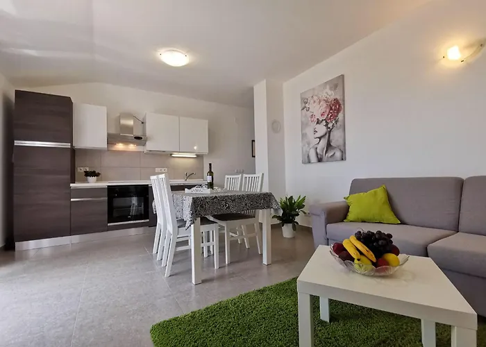 In Crikvenica Mit Terrasse Und Meerblick By Interhome Lägenhet