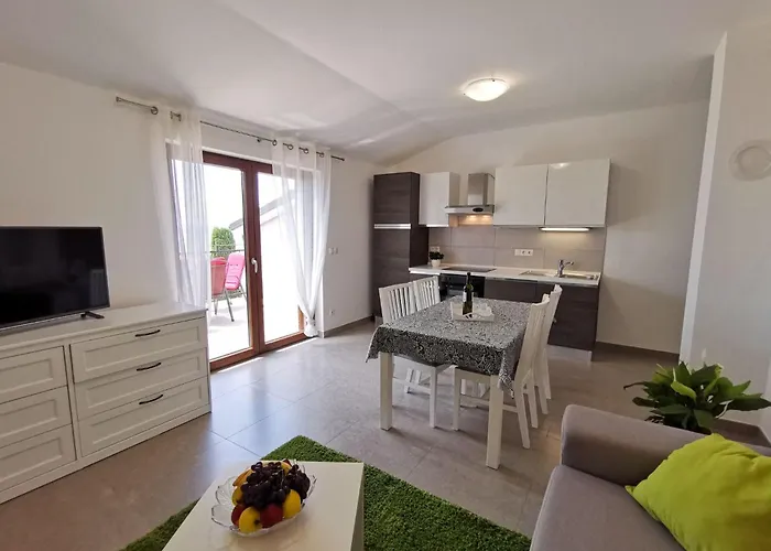 In Crikvenica Mit Terrasse Und Meerblick By Interhome Lägenhet *
