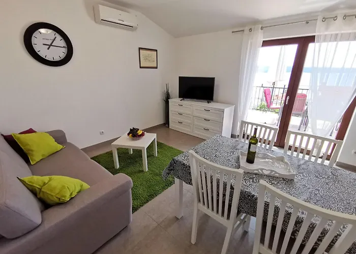 In Crikvenica Mit Terrasse Und Meerblick By Interhome Lägenhet Crikvenica