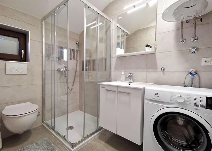 In Crikvenica Mit Terrasse Und Meerblick By Interhome Lägenhet