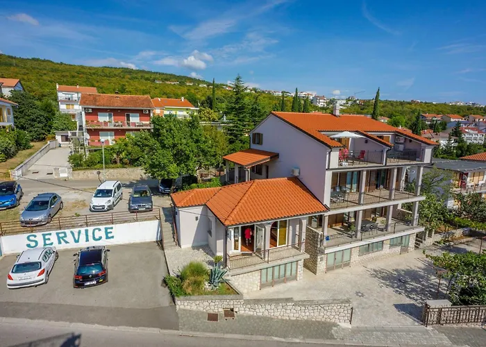 In Crikvenica Mit Terrasse Und Meerblick By Interhome Lägenhet *